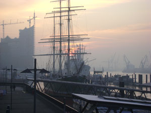The harbor in the morning with the concert hall of the Elbphilharmonie.